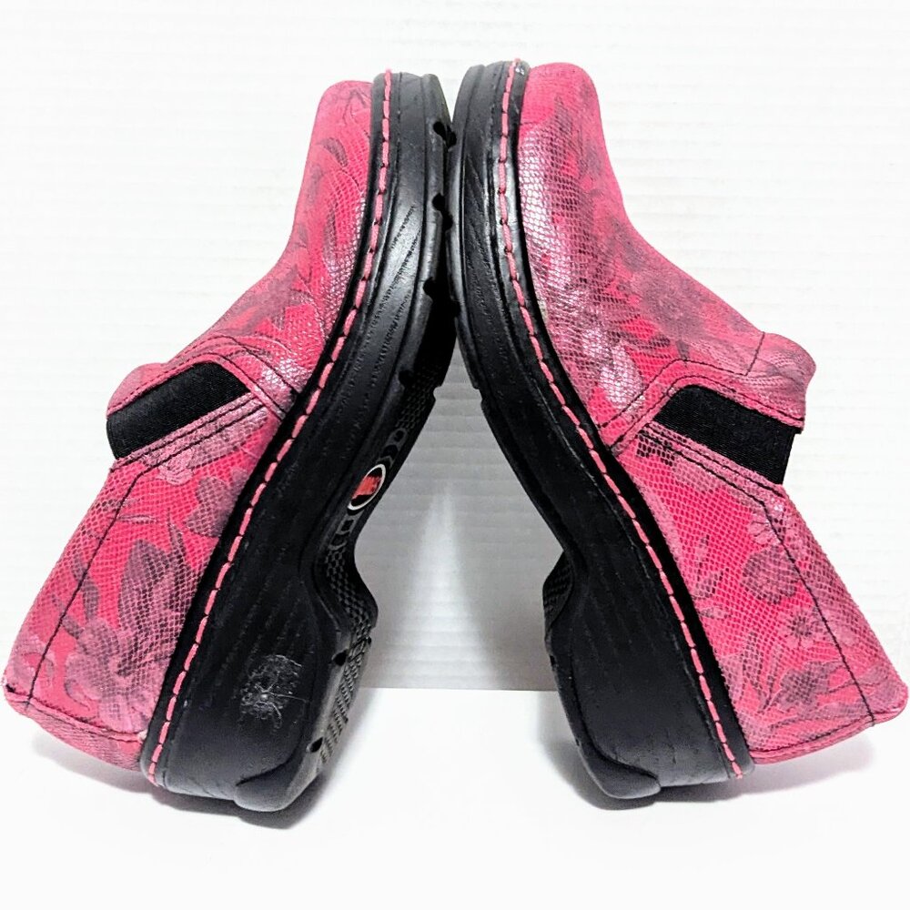 NWOTS Women's comfy and beautiful Klogs in a pinky-maroon color w/flowers shoes